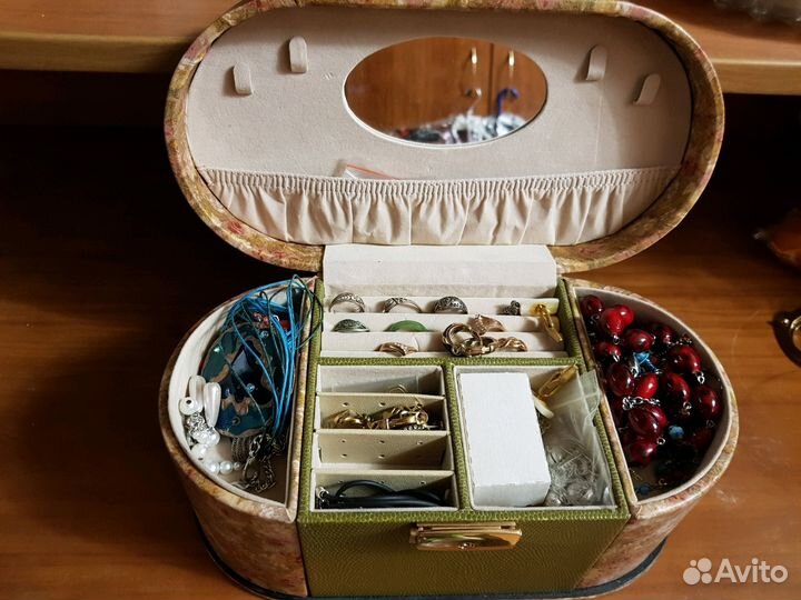 Кожаная шкатулка для ювелирных изделий