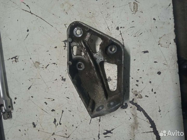 Кронштейн опоры двигателя Daewoo Nexia Деу Нексия