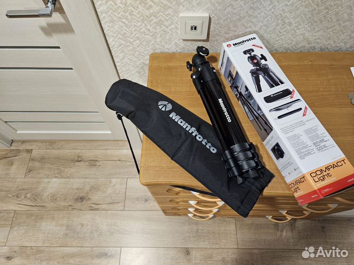 Штатив Manfrotto Compact Light