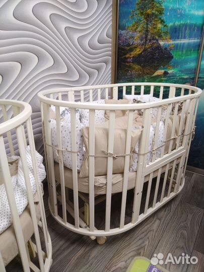 Детская кроватка с маятником
