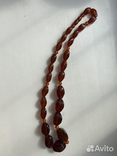 Бусы из крупного янтаря