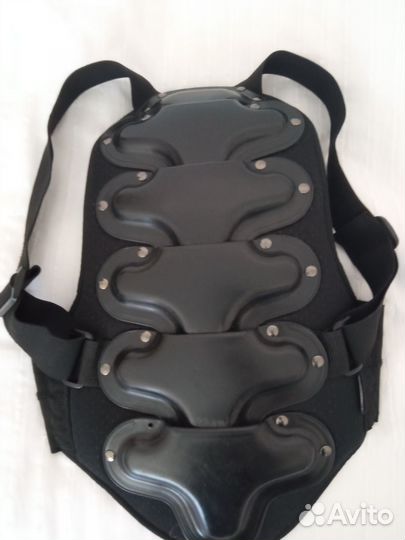 Защита спины горнолыжная
