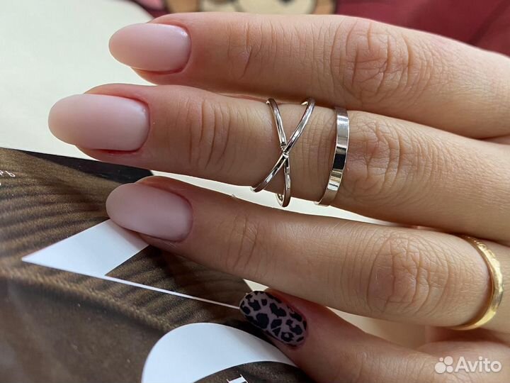 Маникюр, педикюр, наращивание шилак