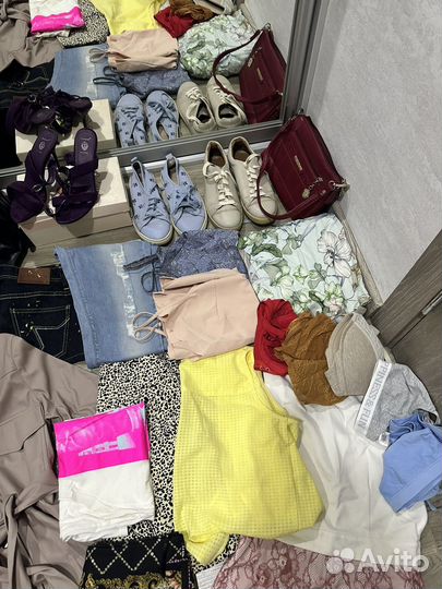 Брендовые вещи и кожаная обувь пакетом