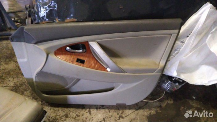 Обшивка двери передней правой Toyota Camry V40 200
