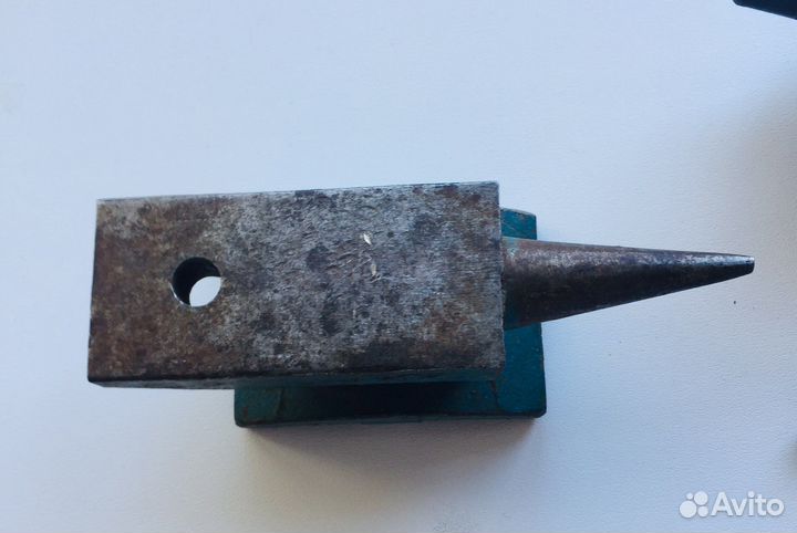 Наковальня и тиски ювелира