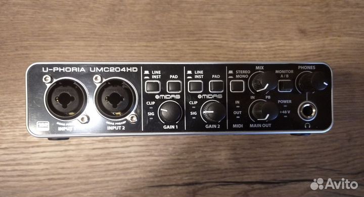 Аудиоинтерфейс Behringer UMC204HD
