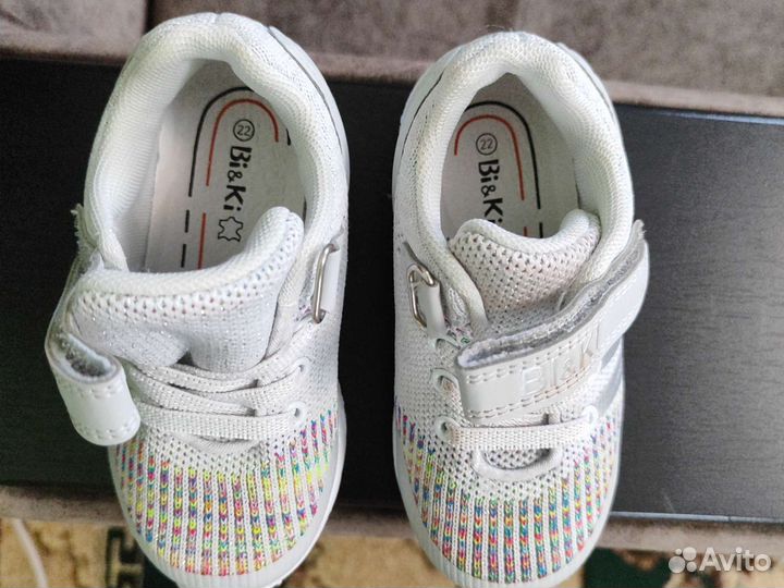 Кроссовки для девочки 22 размер новые