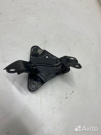 Кронштейн блока слепых зон Toyota Land Cruiser 200