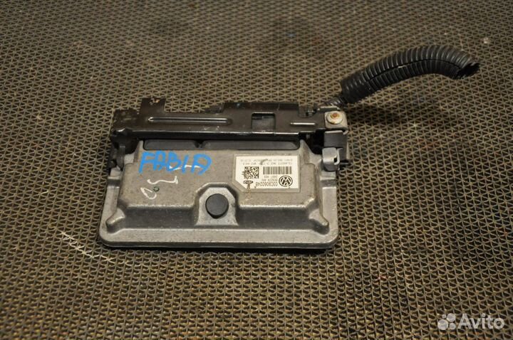 Блок управления двс skoda fabia 5J2