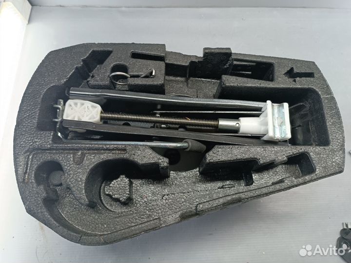 Ящик для инструмента Skoda Rapid