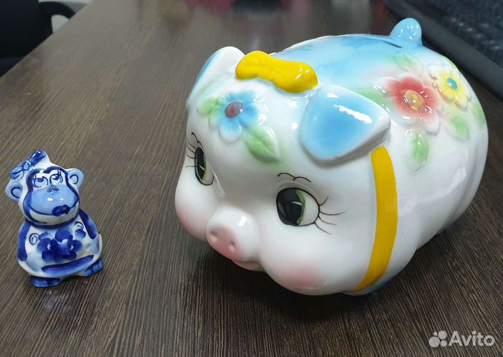 Статуэтки, шкатулки,бутылка Рижский бальзам