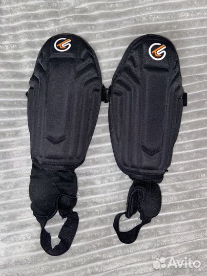 Щитки футбольные