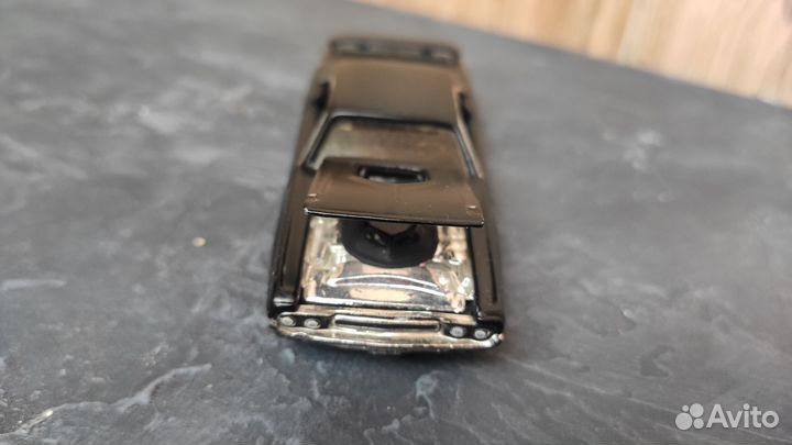 Модель dodge challenger 1970 maisto