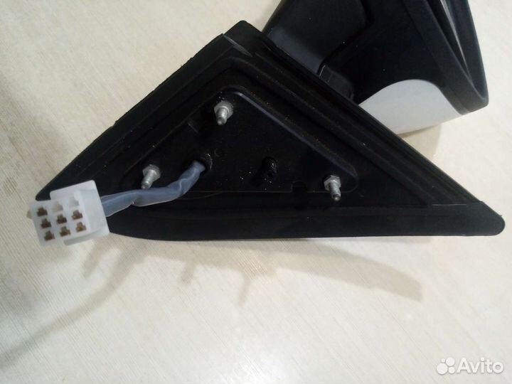 Зеркало левое