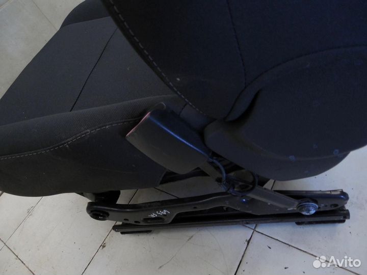 Сиденье переднее правое Fluence 2010