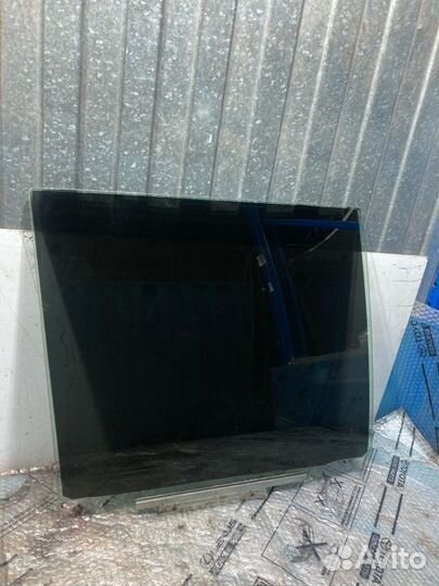 Стекло двери заднее правое Toyota Land Cruiser 200