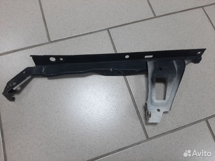 Планка крепления замка капота Land Cruiser 200 14