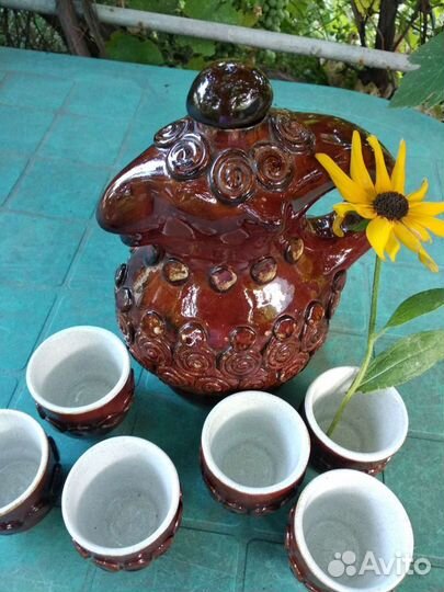 Кувшин со стаканами
