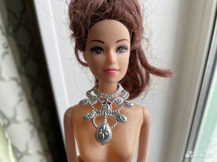 Кукла с ожерельем