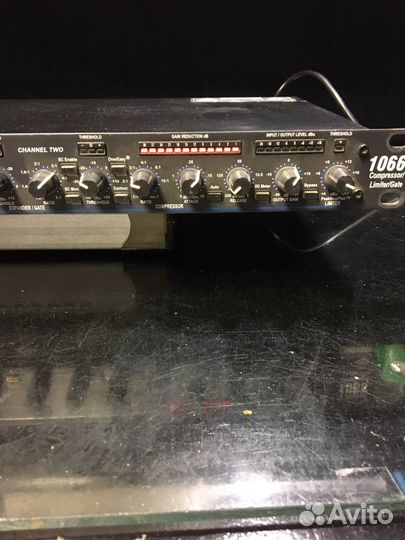 Динамический компрессор-лимитер DBX 1066