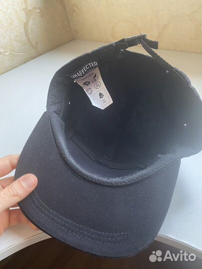 Кепка unaffected