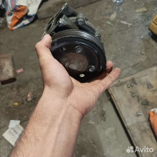Помпа на Suzuki Grant Vitara 2.0 AT