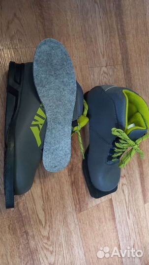 Ботинки лыжные 33р,стелька 22см