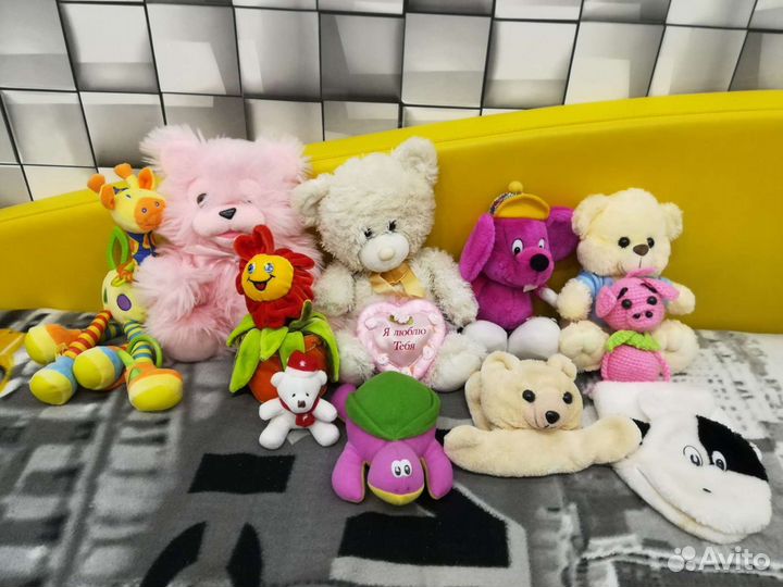 Мягкие игрушки : мишка, цветок, жираф