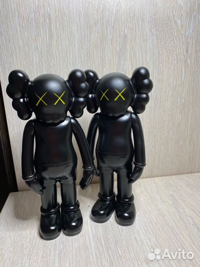 Коллекционные фигурки kaws