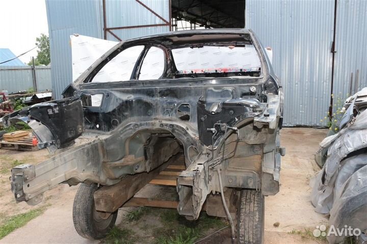 Четверть кузова передний правый Mercedes-Benz