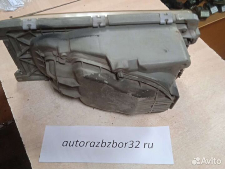 Фара правая для Мерседес W123 оригинал