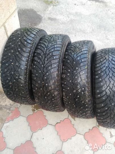 Pirelli Ice Zero 2 215/65 R16