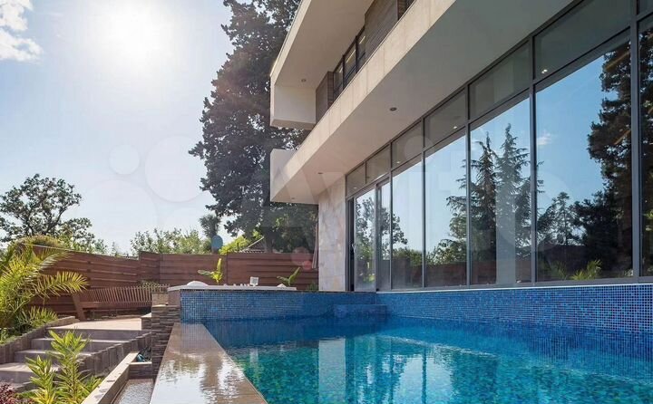 Дом 230 м² на участке 6 сот.