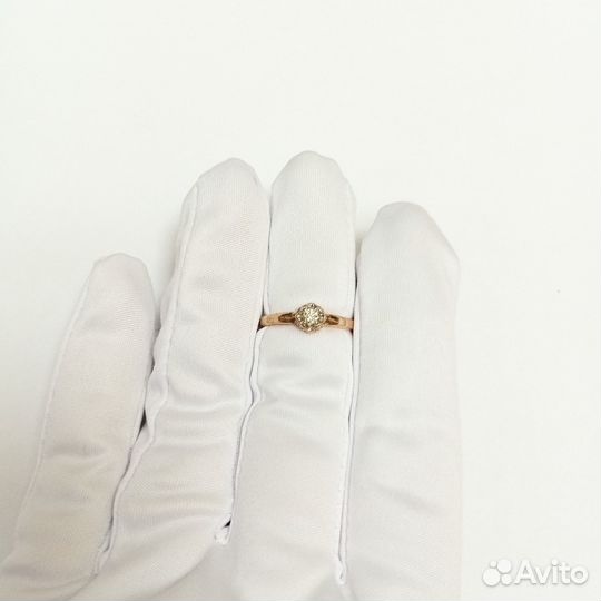 Золотое кольцо с бриллиантом 17р