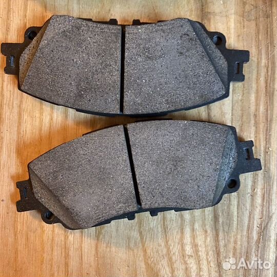 Передние тормозные колодки Toyota Rav 4