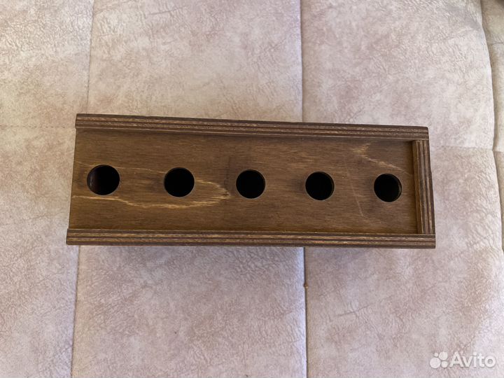 Пробирки для специй на деревянной подставке