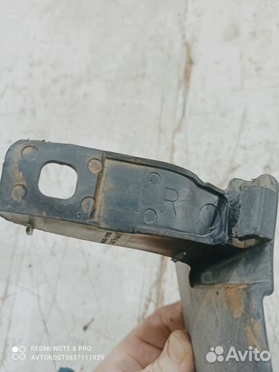 Брызговик задний правый Toyota Rav4