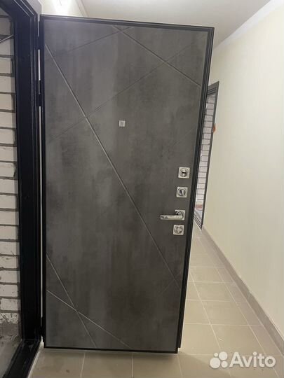 Дверь Marcus Авангард черная шагрень, бетон темный