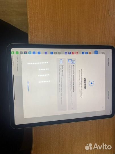 iPad Pro (11-дюймовый) 4-го поколения)