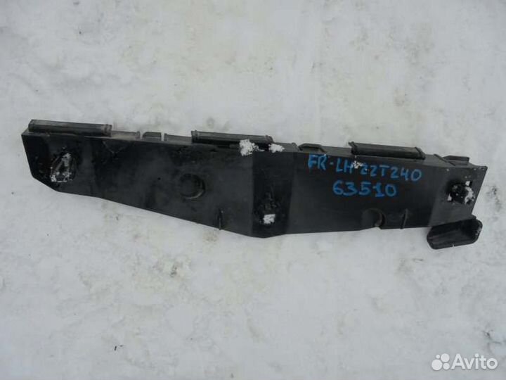 Крепление бампера переднее левое Toyota Premio