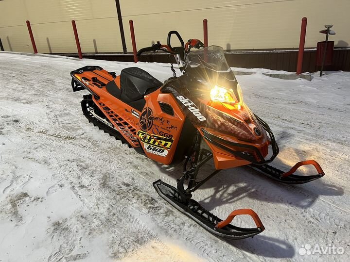Продам снегоход summit