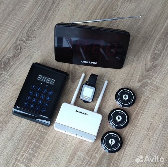 Система вызова: кнопка вызова официанта с часами