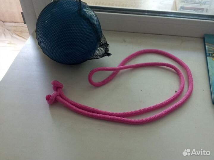 Мяч и скакалка для гимнастики