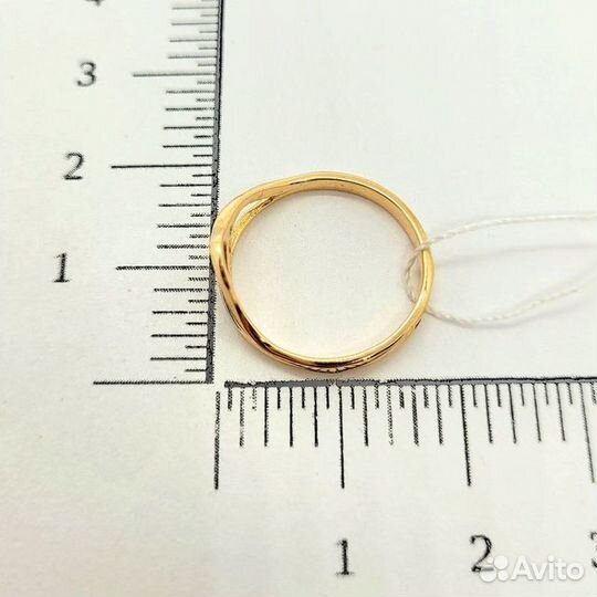 Золотое кольцо с камнем 16р