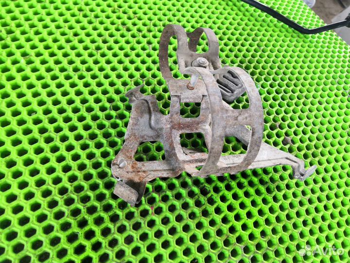 Кронштейн топливного насоса Мерседес w210