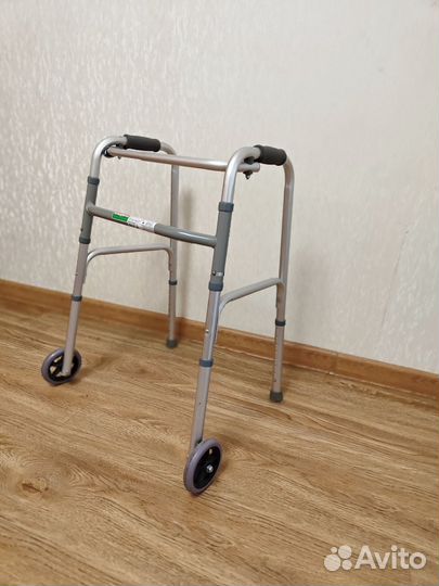 Ходунки для взрослых на колесах