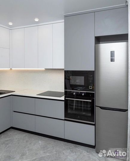 Маленькая компактная кухня на заказ