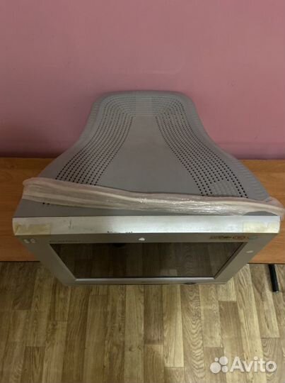 Монитор LG Flatron F700P