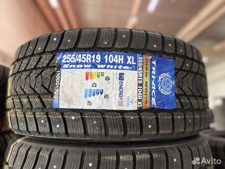 Tri Ace Snow White II 255/45 R19 104H